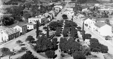 Praça Anita Garibaldi e Centro de Urussanga, final da década de 1940